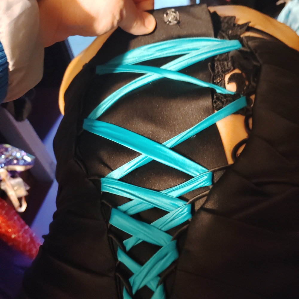 Elegant Black and Teal Lace-Up Prom Dress